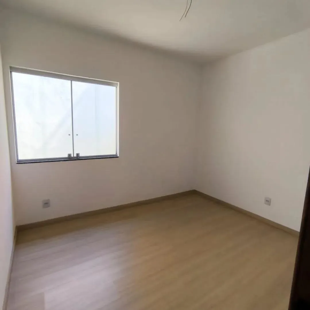 Casa Geminada para Venda, Sabará / MG, bairro Villa Real, 2 dormitórios, sendo 1 suíte, 3 banheiros, 1 vaga de garagem, ár