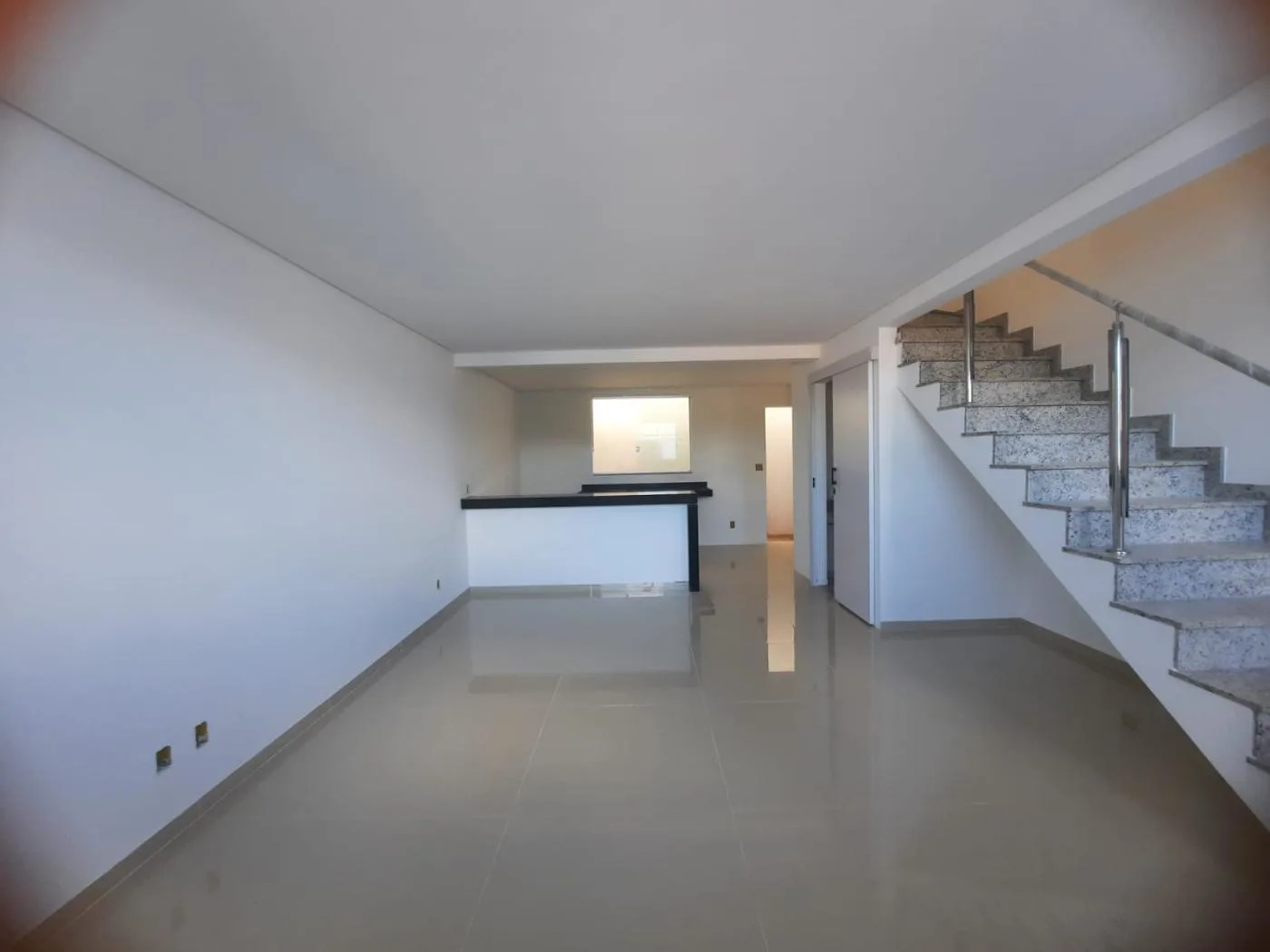Casa Geminada para Venda, Sabará / MG, bairro Villa Real, 3 dormitórios, sendo 1 suíte, 3 banheiros, 1 vaga de garagem, ár