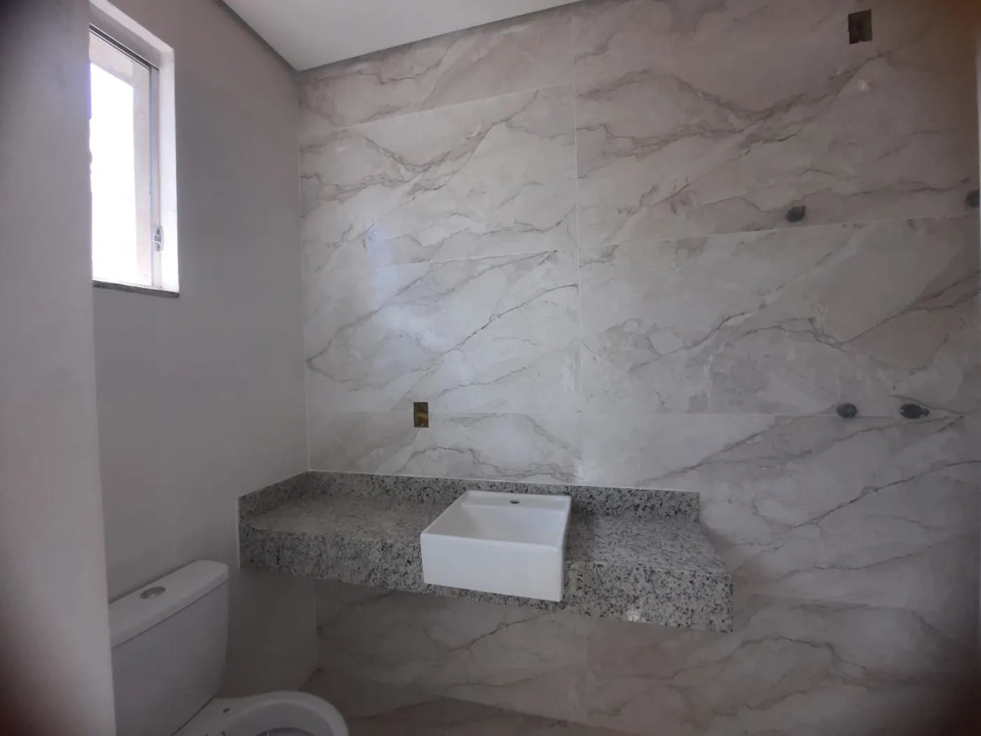 Casa Geminada para Venda, Sabará / MG, bairro Villa Real, 3 dormitórios, sendo 1 suíte, 3 banheiros, 1 vaga de garagem, ár
