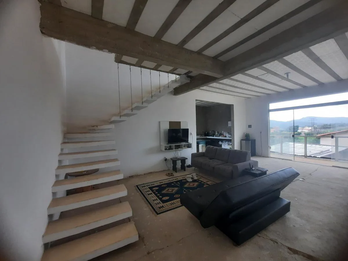 Casa para Venda, Sabará / MG, bairro Villa Real, 3 dormitórios, sendo 1 suíte, 3 banheiros, 10 vagas de garagem, área cons