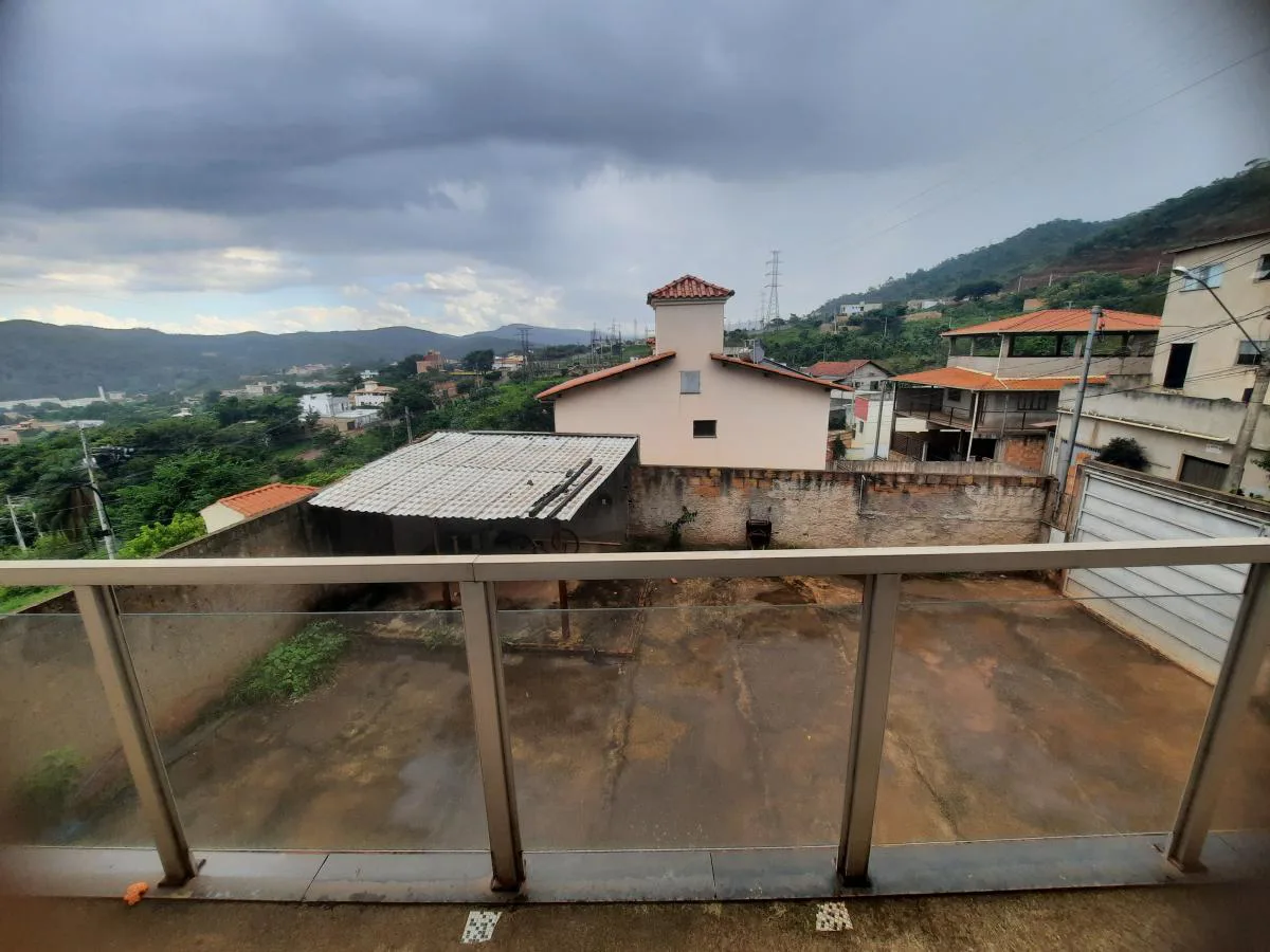 Casa para Venda, Sabará / MG, bairro Villa Real, 3 dormitórios, sendo 1 suíte, 3 banheiros, 10 vagas de garagem, área cons