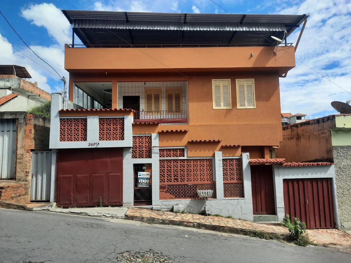 Casa para Venda, Sabará / MG, bairro Campo Santo Antônio, 7 dormitórios, sendo 2 suítes, 5 banheiros, 2 vagas de garagem,
